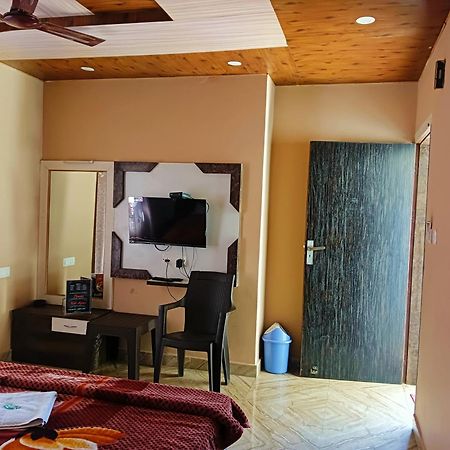Oak Wood Homestay Banikhet Dalhousie Exterior foto