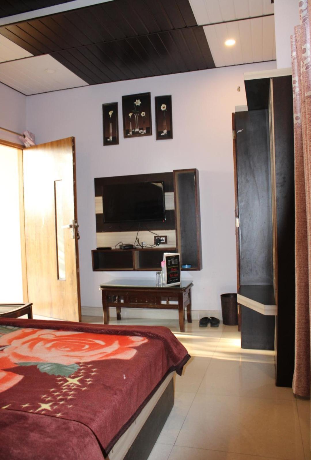 Oak Wood Homestay Banikhet Dalhousie Exterior foto