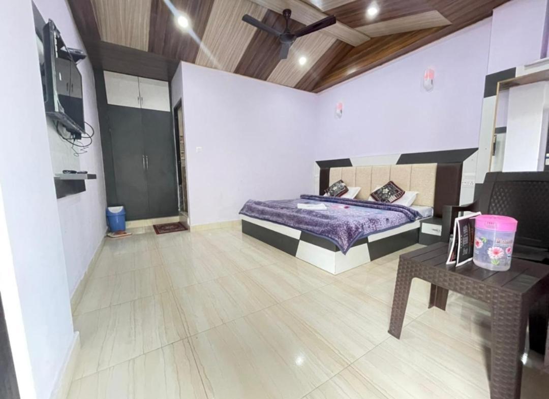 Oak Wood Homestay Banikhet Dalhousie Exterior foto